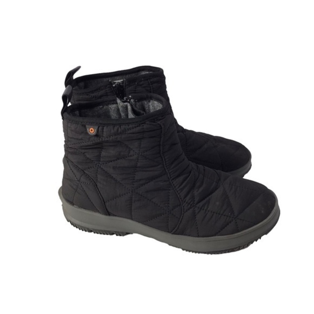 Bogs Women's Snowday low boots in black size 8
